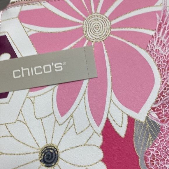 CHICO’S FLORAL PRINTED ZIP ACCESSORIES POUGH WRISTLET. - Picture 7 of 7
